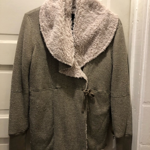 JACK Sweater-size small - Picture 2 of 5